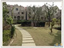 一楼带地下室,使用面积大,精装修,满五为一税少