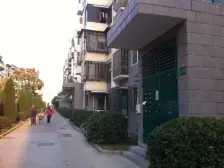 客厅带阳台,小区景观位置,价格好谈,产证在手