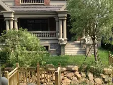 双拼别墅 精装修自住 带大院子出门大龙湖