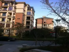 丰和新城一期复式楼精装修4房出售,交通方便,生活便利