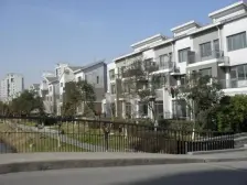 一楼带院子,精装修,看房有钥匙,业主诚意出售