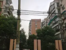 一梯两户,三房朝南,环境优美,交通便利,配套完善,价格好谈