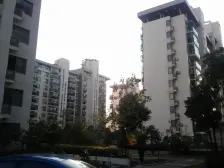 15号线外面有花园的两房,光线好,产权清晰,诚意出售