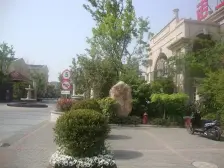 临河联排别墅,配套齐,环境好,联排中间套,看房方便