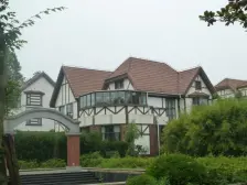 纯别墅小区,带阁楼、花园、车库(25平左右