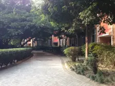 华阳滨河花园 4室2厅 东南