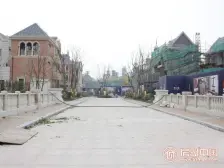 印象城旁丨纯别墅小区 联排西边套带花园丨纯毛坯