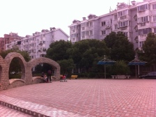 主卧朝南,小区中心位置,一梯两户,采光充足,居家装修