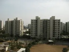 小区中间位置+双南户型卧室带飘窗+户型方正