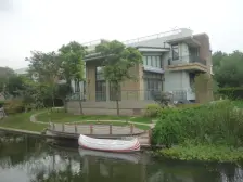 本人代理三期临河大花园独栋别墅,豪华装修,诚意出售价格好谈