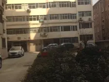 静宁南路都市花园四室两厅南北通透有院子能停车