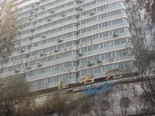 静宁路万佳复试房,户型方正,采光视野好,