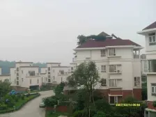 湖边独栋3层大别墅,带650方花园