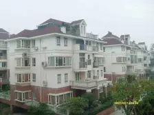 湖边独栋3层大别墅,带650方花园