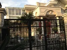 面宽25米 英式独栋别墅 三层户型 全新装修 套房