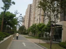 新上南北通三房 房子外面有个公共大露台 房子不错