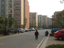 青山湖旁 满庭春精装三房,房东诚心出售可随时看房