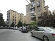 靠前位置不靠医疗办公楼,非顶层,挂牌不高但还能谈