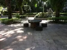 200多平大露台。小区舒适,方正三房,价格可聊