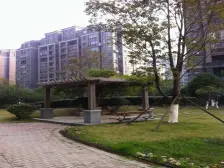 近学府大道东地铁口 华润万家 山姆会员商店 摩天轮