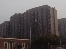 房型正气,主卧朝南,得房率高,小区中心位置