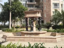 房子是精装修 南北通户型 采光好 看湖景花园景观