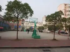 铁路九村已改造小区,近地铁,看房方便!