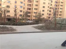 毛坯房 地铁口 近公交 商圈成熟,交通便利