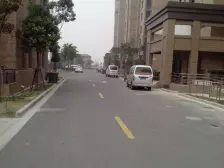不靠轻轨,小区中间位置,看中可谈