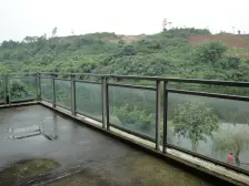 门口带双车位 带花园 联排精装别墅 拎包入住 带温泉