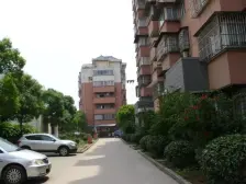 1号线地铁口,顶复,2006年房龄,3+2户型,自带露台