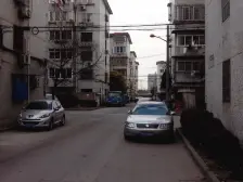 一梯两户,大两房,环境优美,小区中心位置,精装修,诚意出售