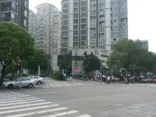这是一哇塞的房子 阳光耀眼 公园景观尽收眼底