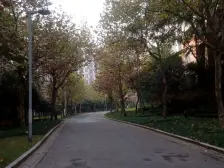 户型方正 采光和通风均很好 金山公园旁 家具家电齐全