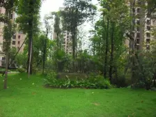 此房户型方正,,小区环境好,交通方便,配套完善