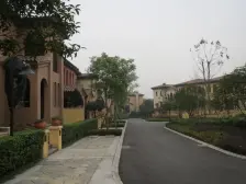 联排端户.精装修。实际面积大.可停8台车