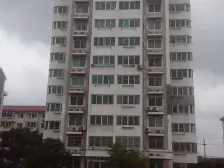 地铁边,杨泰苑2楼飞机户型大三房,三代同堂幸福满满