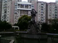 雕梁画栋映绿茵,品位尽显皆有缘!