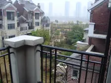 独栋 位置好 好停车 800平院子