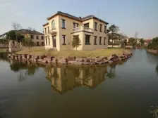 乔爱庄园 临河独栋 环境好 视野好各付各税 纯毛坯 随时看房