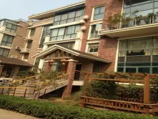 建业森林半岛 叠墅观景效果好 露天阳台种花草漂亮实用