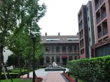 主卧朝南,客厅带阳台,繁华地段,品质小区,现代风格,带中央空调,带地暖