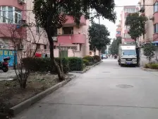 出行方便,户型方正,居住方便舒适