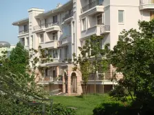 3房带阁楼,有车位,精装入住,位置优越,固定车位