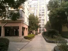 近地铁口旁 房东诚心出售,看中价格好谈,