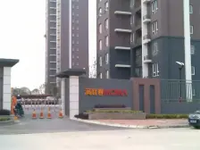 青山湖唯一一个带地暖和恒温的小区,临近地铁站口,临近临江三中