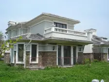 欧式风格边套,花园200平,近小区出口,有钥匙,房东诚心出售