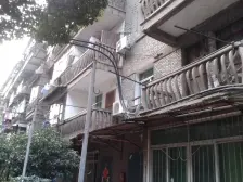 井冈山大道411弄电缆厂宿舍 南北通透,采光好 视野好,诚心出售