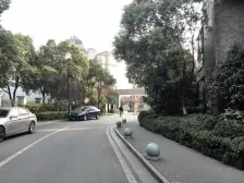 装修新的4房 有中怏空调 可以直接拎包入住 诚意卖