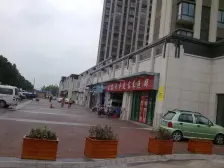 万达易家双商圈精装房+大阁楼+大储藏室+固定车位满五